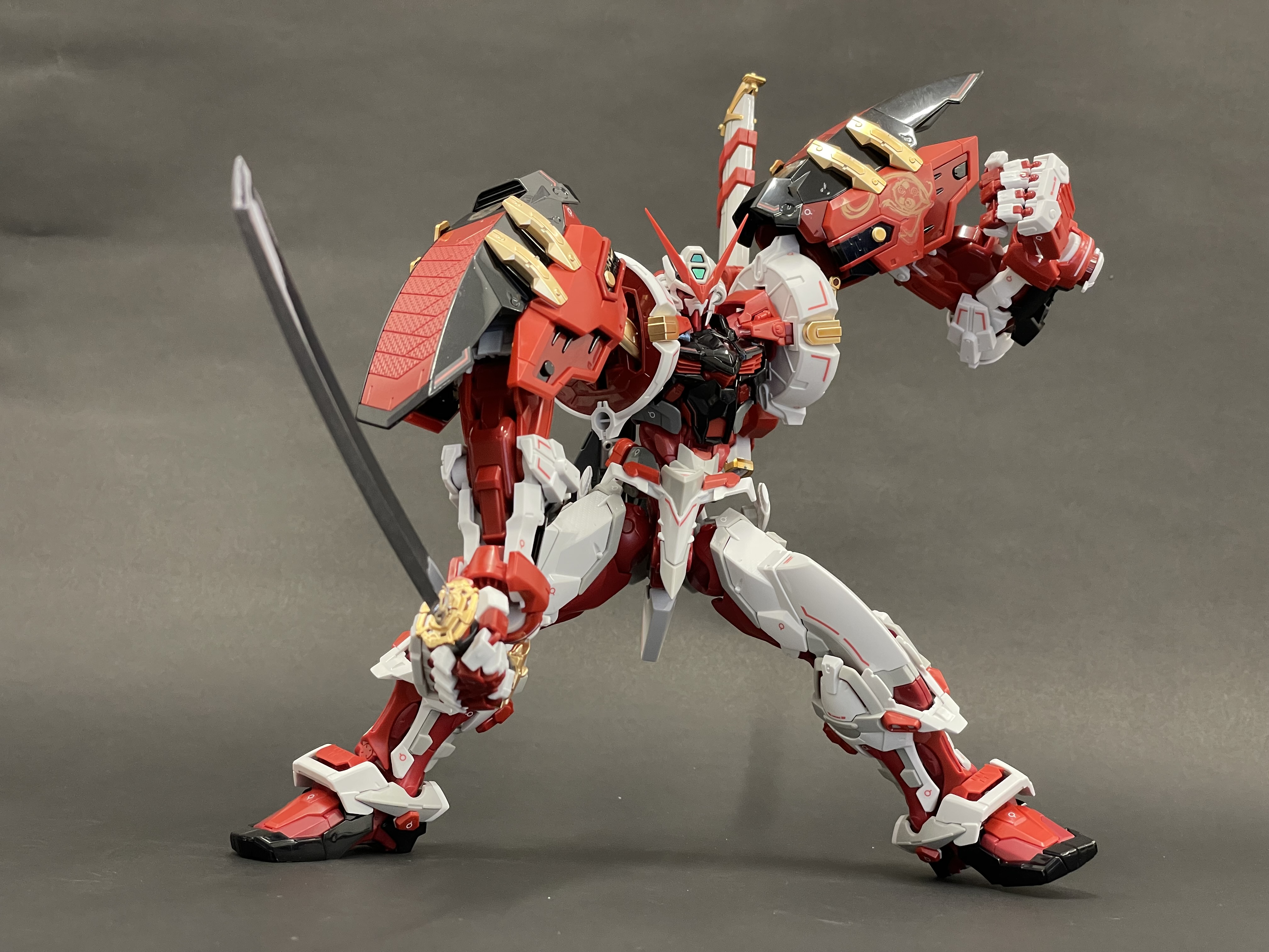 ガンプラ　HiRM 1/100 ガンダムアストレイレッドフレーム パワードレッド