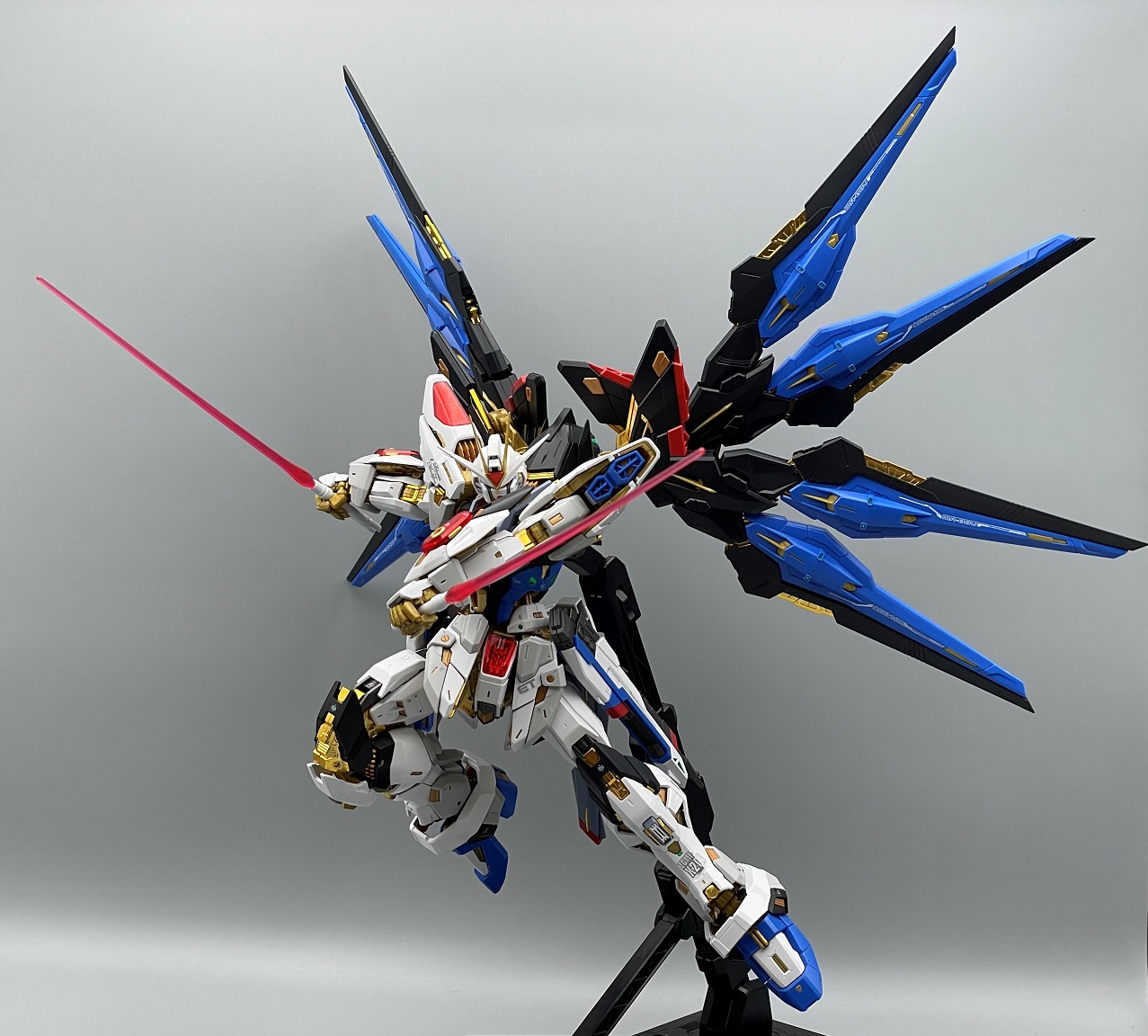 最新エルメス MGEXストライクフリーダム組み立て途中 プラモデル 最新エルメス MGEXストライクフリーダム組み立て途中 プラモデル