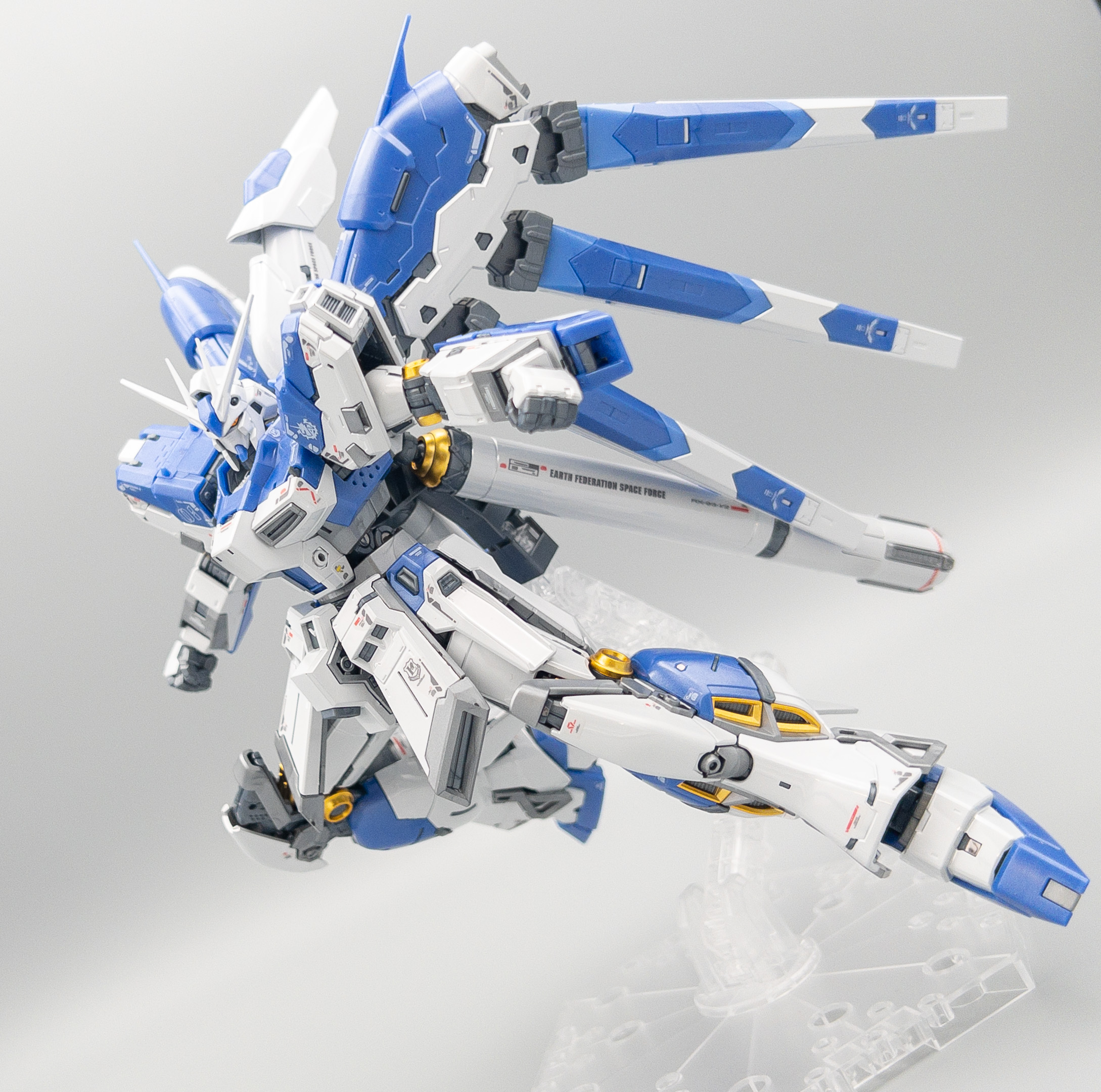 RG 1/144 Hi-νガンダム ハイニューガンダムチタニウムフィニッシュ-